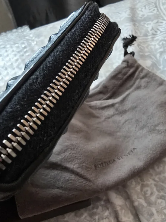 Bottega Veneta Black Intrecciato Leather Zip Wallet - Picture 3 of 7